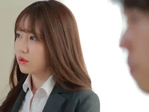 Tôi được ngủ chung phòng với tiền bối nữa trong chuyến công tác